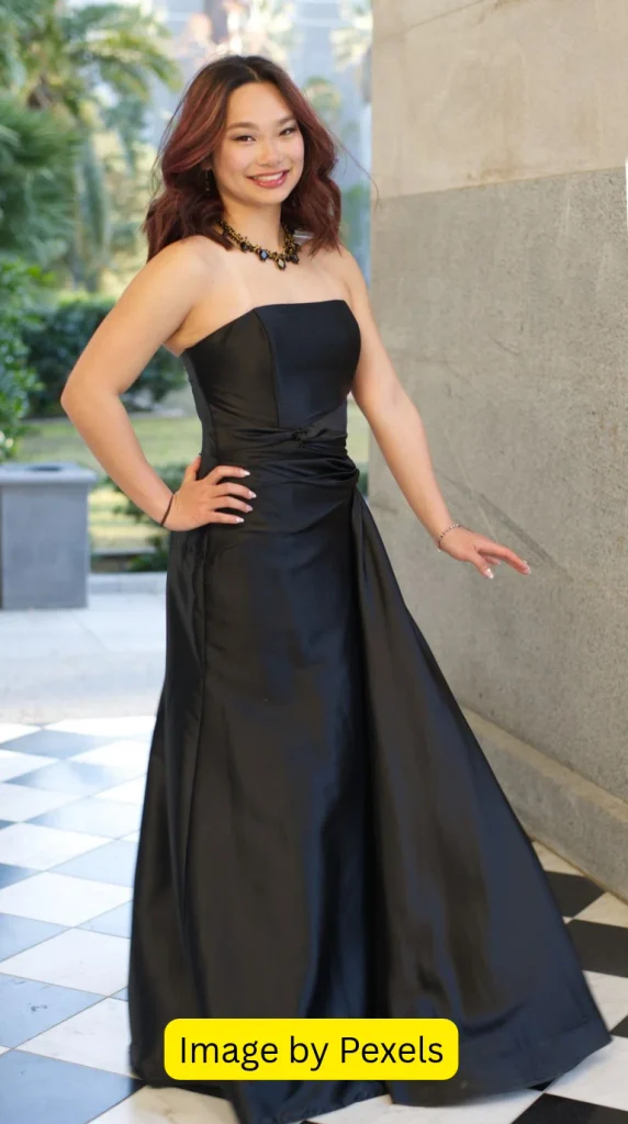 black maxi dress vacation outfit ideas